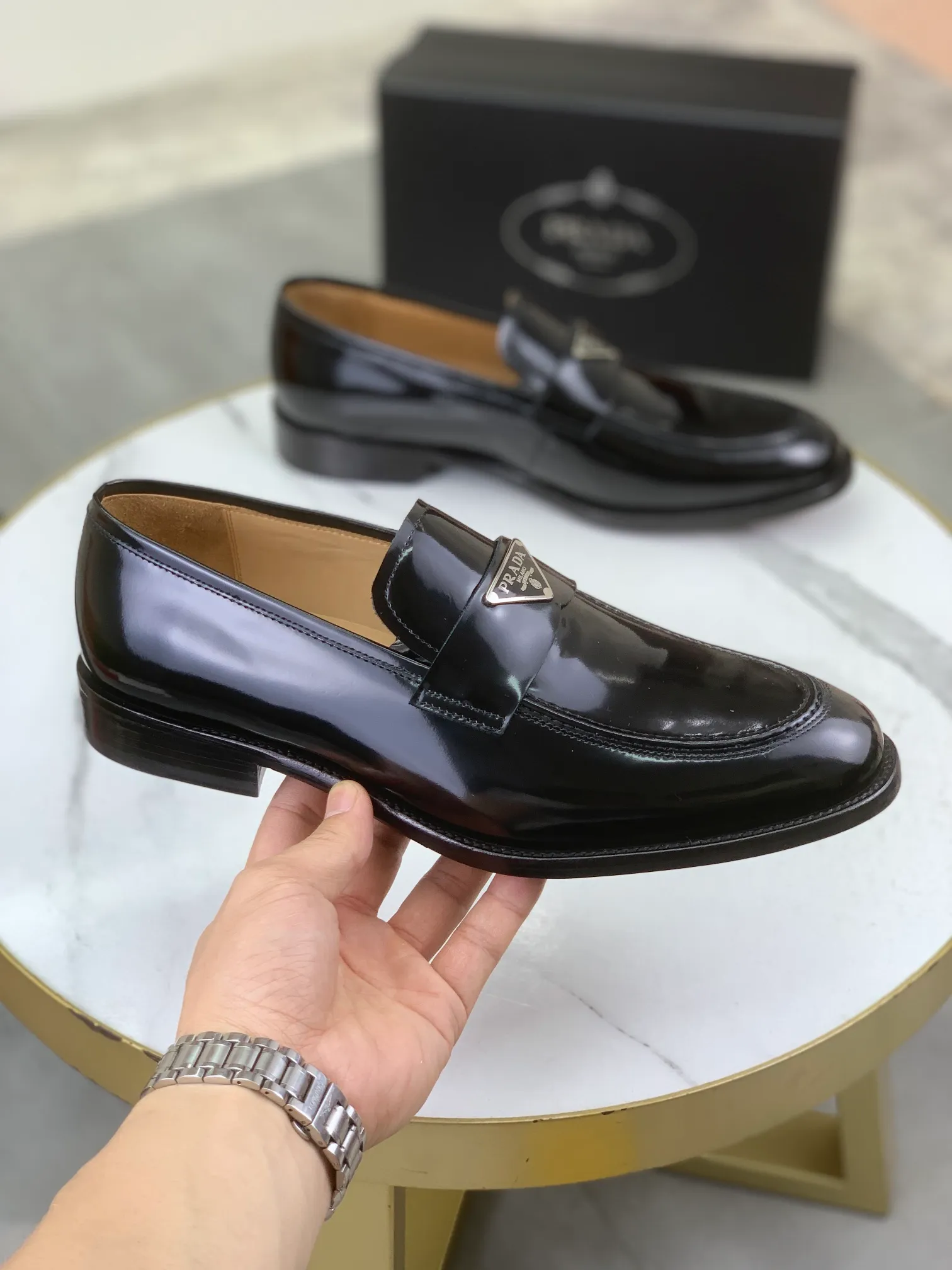 Factory price P920 💰 (high-grade genuine leather outsole) original quality, top version 🔱 ＰＲＡＤＡPrada. Men's business casual leather shoes, top quality products. 1:1 shipment⬆️Luxurious and noble👞All imported original brand fabrics, just to create a more comfortable wearing experience. Upper: original comfortable open-edge beaded calfskin➕Top imported water-dyed full cow lining, original lightweight and comfortable high-grade genuine leather outsole✔️Number: 39-44 (38.45.46 can be customized)